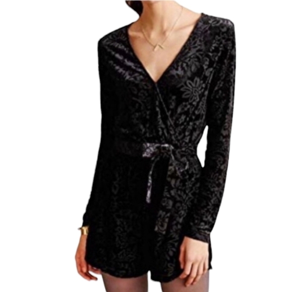 Saylor Black Rebecca Romper Burnout Velvet Floral Print Long Sleeve Vneck party - Picture 1 of 13